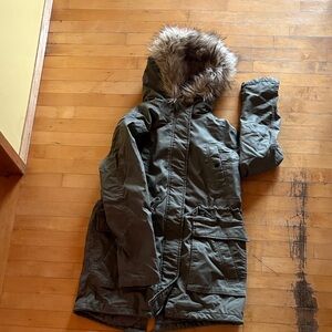 American Eagle Outfitters Olive Green Sherpa-Lined Jacket with Faux Fur Trim